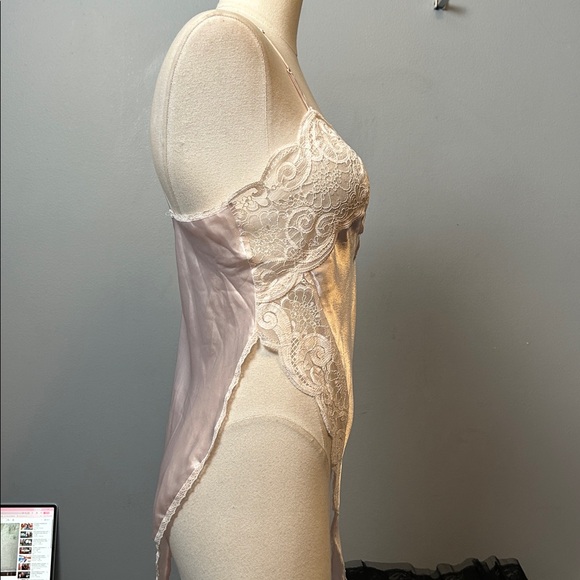 Vintage Delicates light pink polyester satin lace chemise size M - Picture 7 of 16